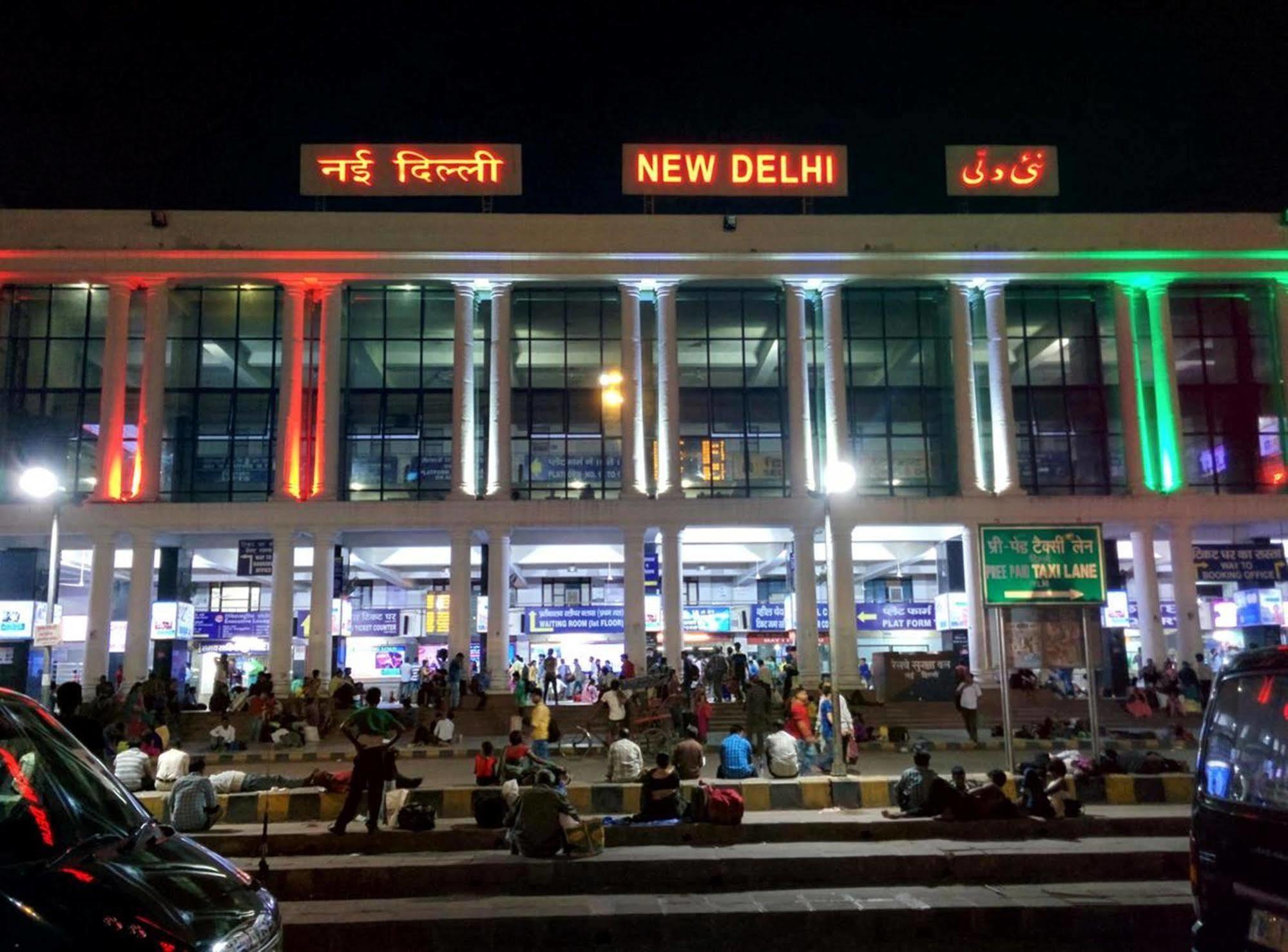 Hotel Delhi 55 @ New Delhi Railway Station Exterior photo
